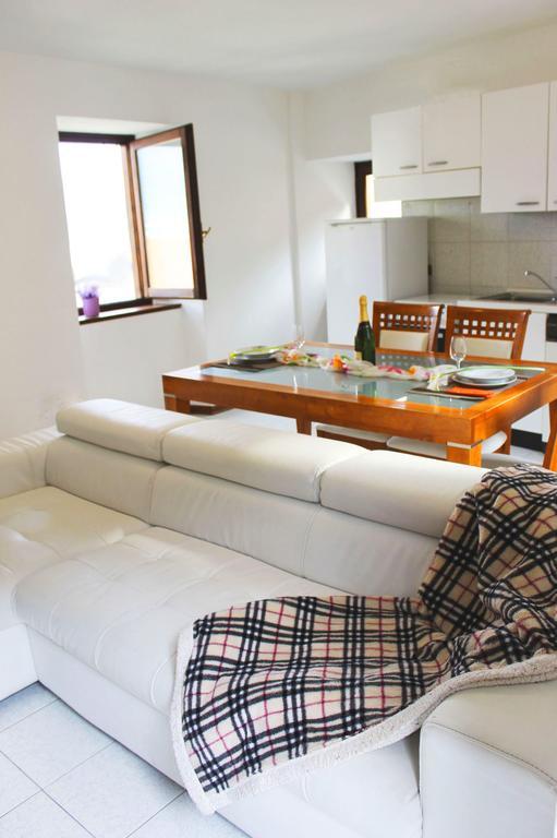 La Piazzetta Apartment เมนาจโจ ภายนอก รูปภาพ