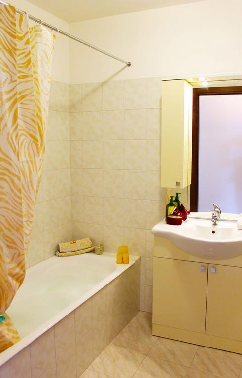 La Piazzetta Apartment เมนาจโจ ภายนอก รูปภาพ