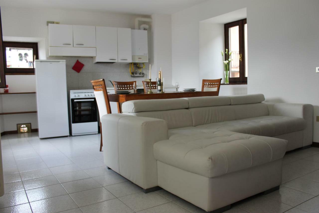 La Piazzetta Apartment เมนาจโจ ภายนอก รูปภาพ